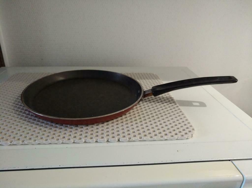 Crépière Tefal comme neuve diamètre 22 cm, Enlèvement ou Envoi, Comme neuf, Autres matériaux, Autres types