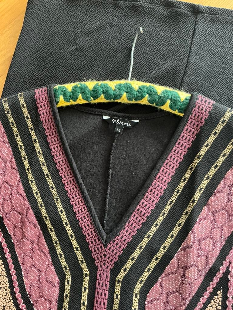 Nr 12 Mooi kleedje MS mode Medium. Kleur paars zwart figuren, Ophalen, Zo goed als nieuw, Zwart
