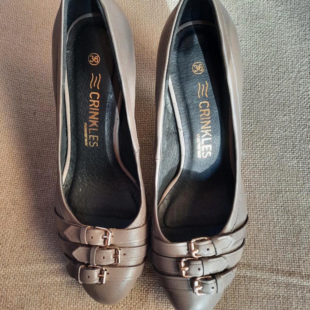 schoenen CRINKLES - maat 36 - taupe kleur - LEDER - NIEUW, Neuf, Enlèvement ou Envoi, Autres couleurs, Chaussures à haut talons