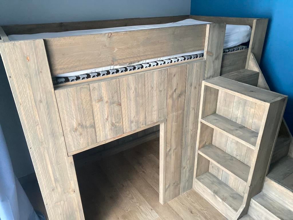 Halfhoogslaper met speelhut – maatwerk in steigerhout, Kinderen en Baby's, Ophalen, Hoogslaper of Stapelbed, 180 cm of meer, 100 cm of meer