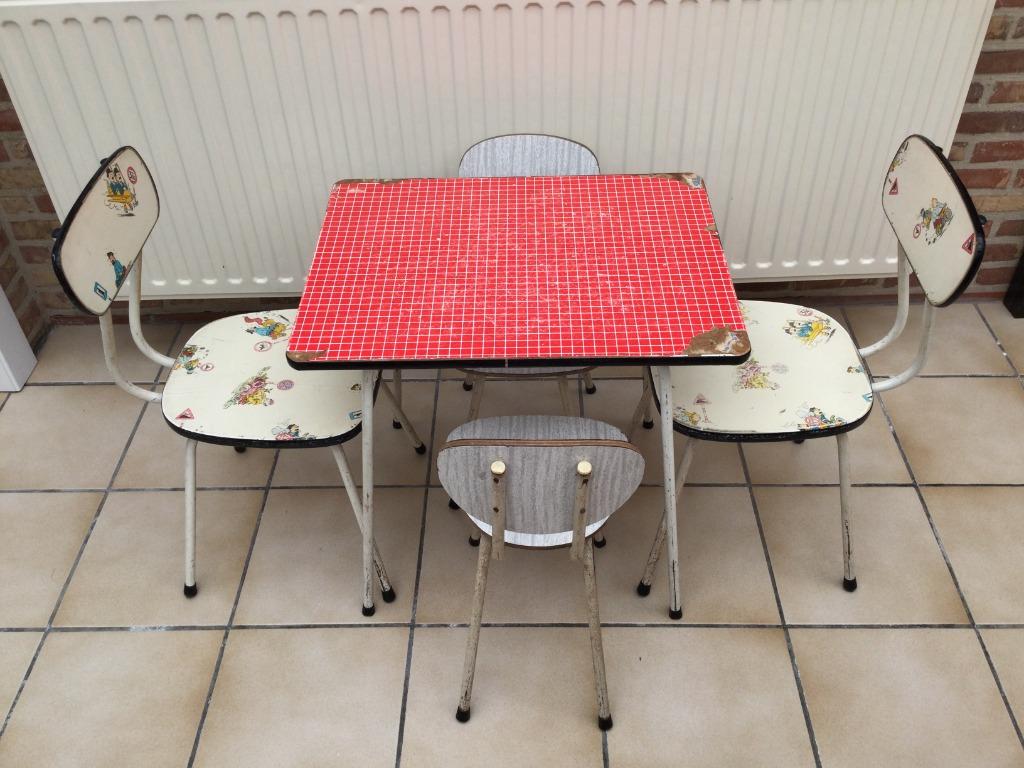 Vintage kindertafeltje met vier stoeltjes, Ophalen of Verzenden, Gebruikt, Stoel(en)