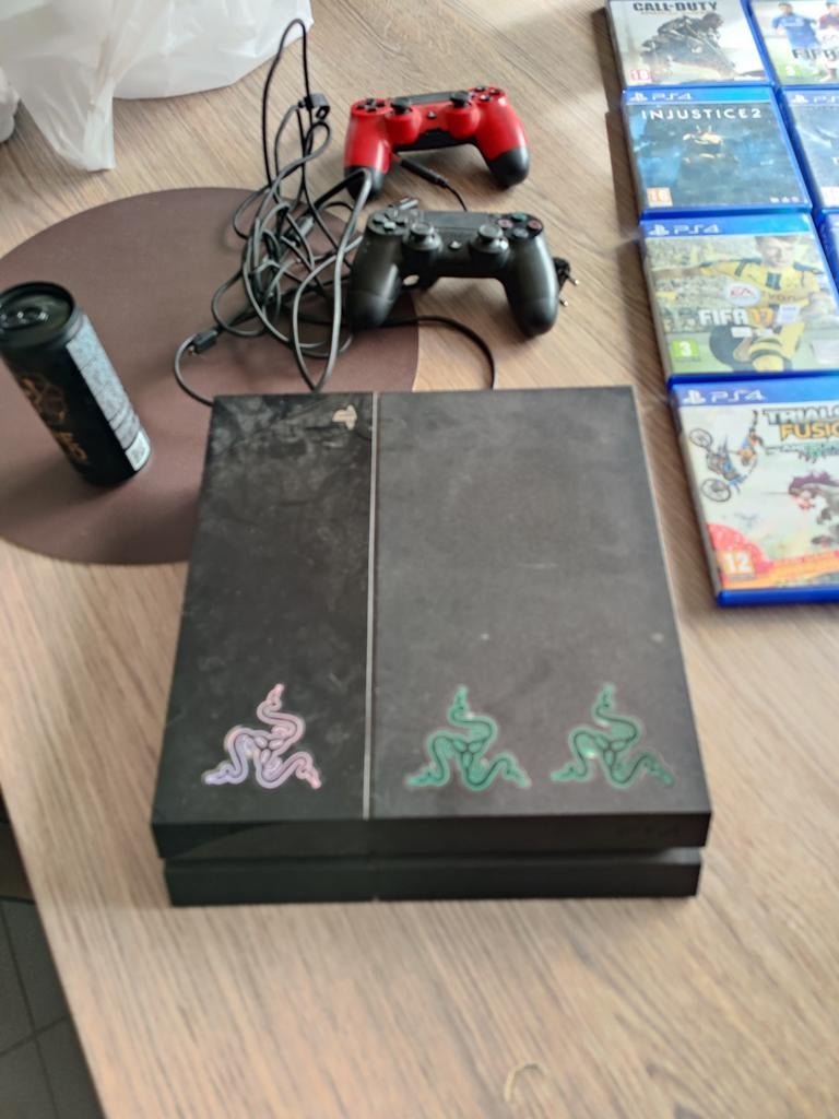 PS4 met 2 draadloze bakjes en 13 spellen bij in zg staat, Games en Spelcomputers, Ophalen of Verzenden