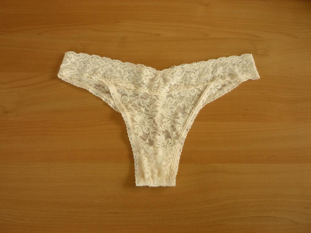 Beige gebroken wit kanten string met strik van Hunkemöller L, Ophalen of Verzenden, Wit, String