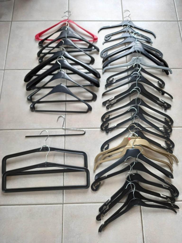 Lot de cintres en plastique pour chemises et pantalons, Enlèvement, Plastique, Enfants et Adultes