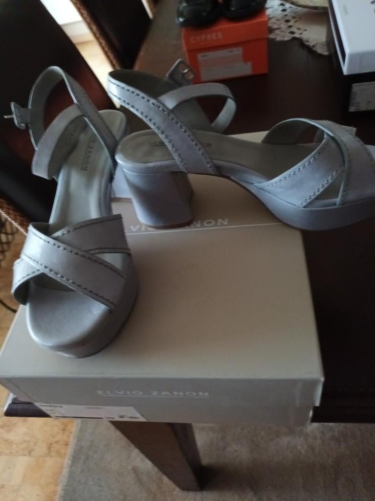 Choisissez parmi une variété de nouvelles chaussures e, Enlèvement ou Envoi