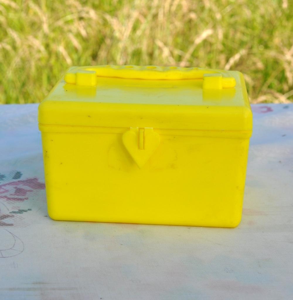 coffre tirelire en plastique jaune, Enlèvement ou Envoi, Utilisé, Synthétique, Autres thèmes