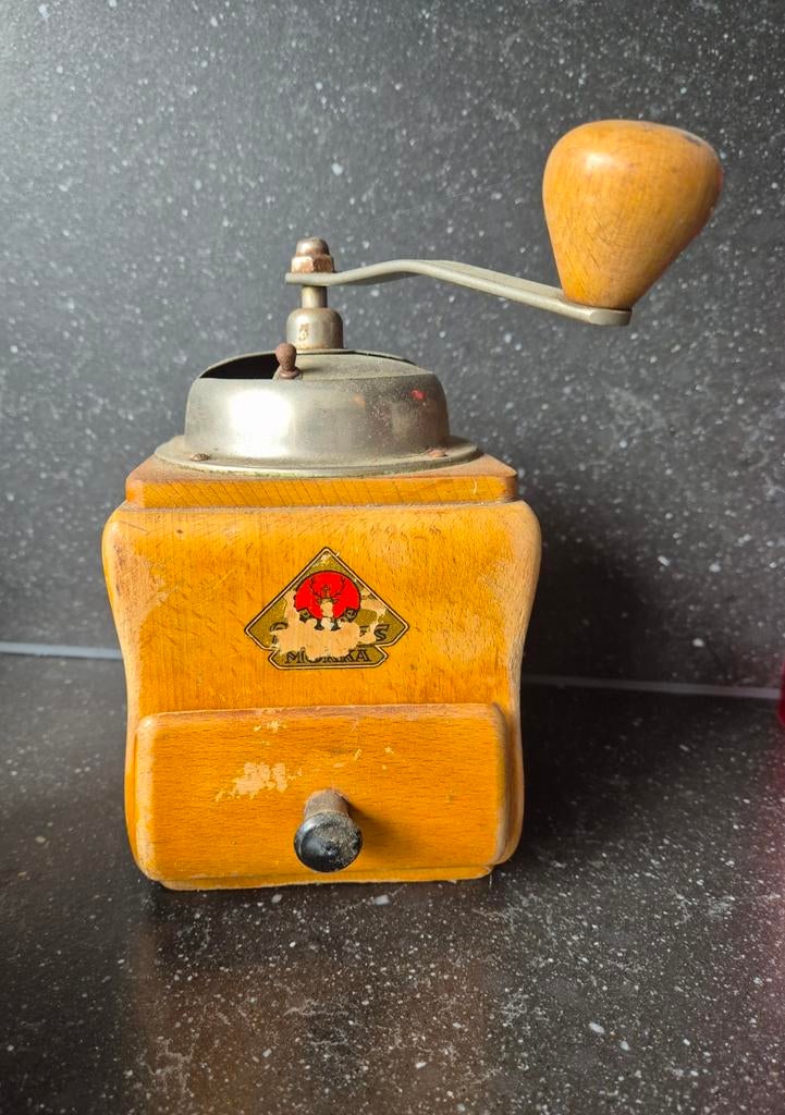 Oude koffiemolen, Ophalen