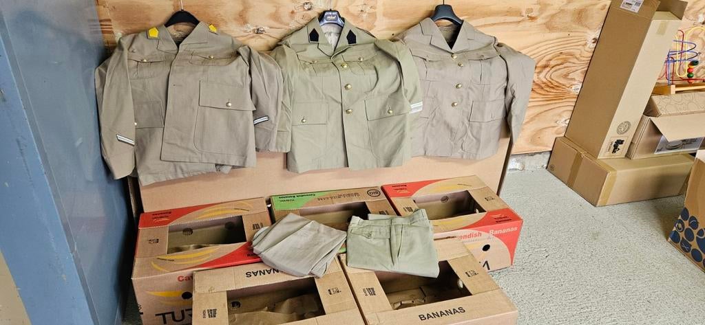 Lot de vêtements militaires, Collections, Enlèvement ou Envoi