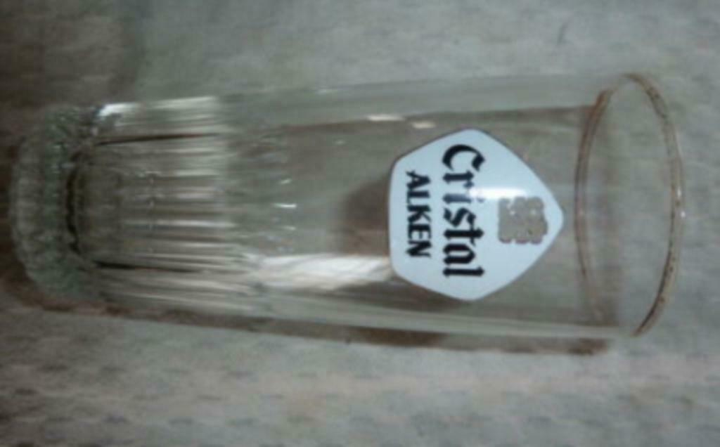 # bier glas CRISTAL ALKEN ribbelglas logo in wit goud zwart, Enlèvement ou Envoi, Utilisé, Verre à bière