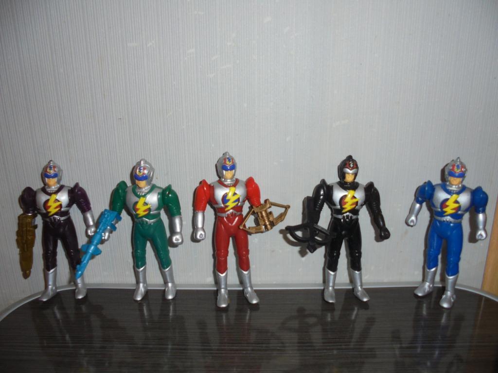 PERSONAGES UIT DE TOEKOMST, Ophalen of Verzenden, Zo goed als nieuw, Jongen of Meisje