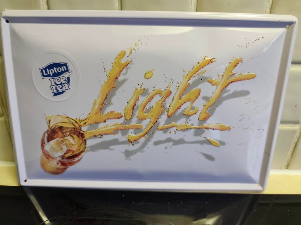 Metaalplaat Lipton ice tea light., Verzamelen, Merken en Reclamevoorwerpen, Ophalen, Zo goed als nieuw
