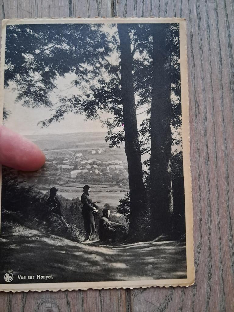 Description : Vue de Houyet., Enlèvement ou Envoi