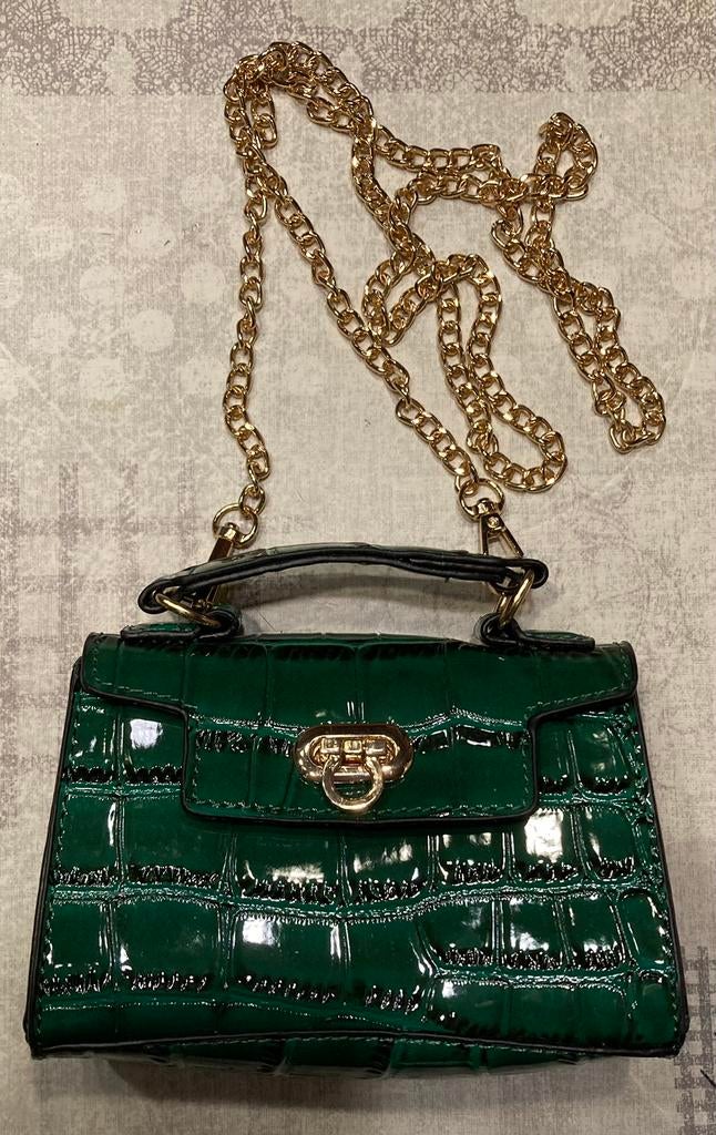 Sac vert à longue chaîne H 15 L 17 cm, Bijoux, Sacs & Beauté, Colliers, Enlèvement ou Envoi, Neuf, Vert, Autres matériaux