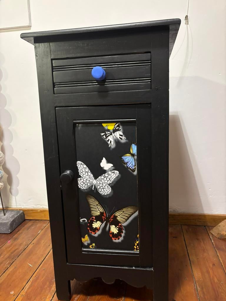 Petit meuble/ table de chevet, Ophalen, Zo goed als nieuw