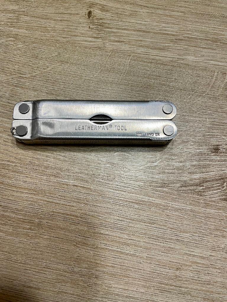 Leatherman gereedschap, Enlèvement, Comme neuf
