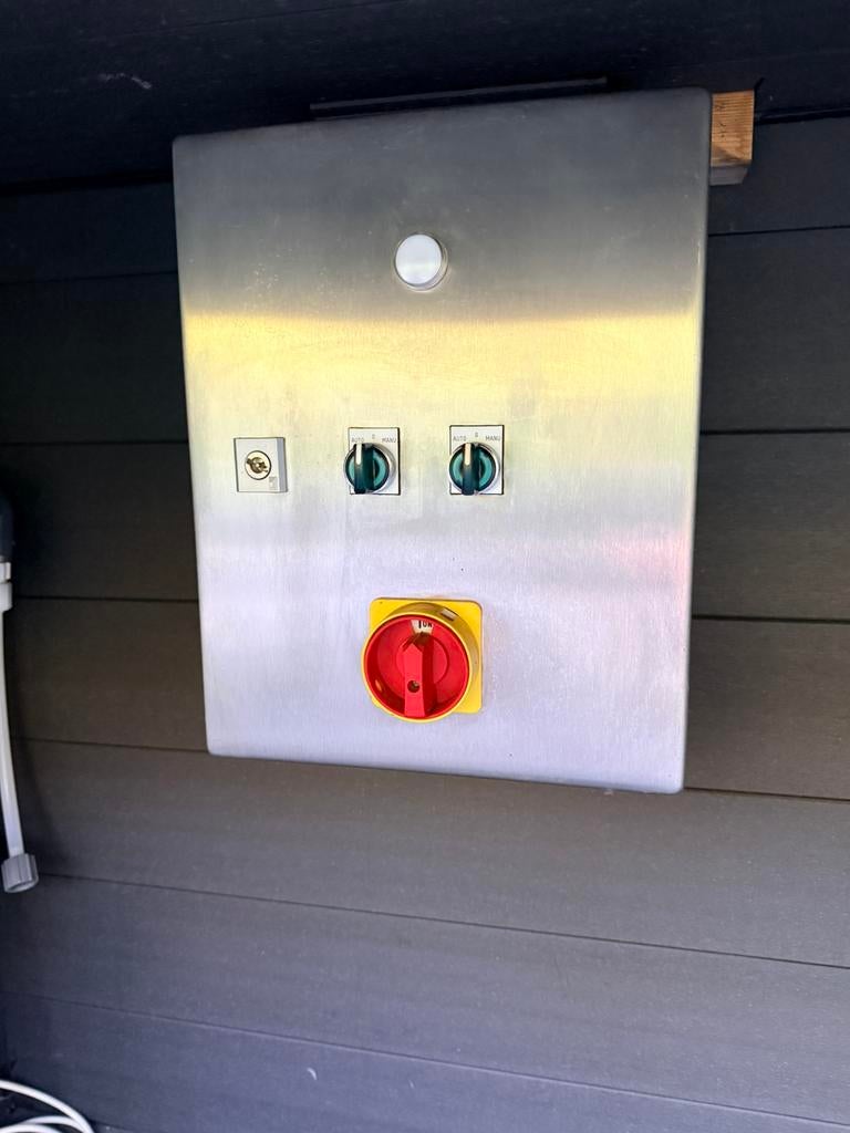 Armoir electrique pour piscine, Enlèvement, Utilisé