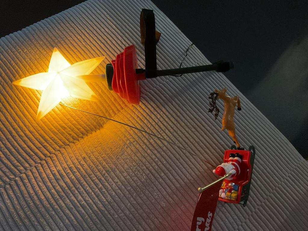 Etoile de sapin avec le pere noel qui tourne, Enlèvement ou Envoi, Comme neuf