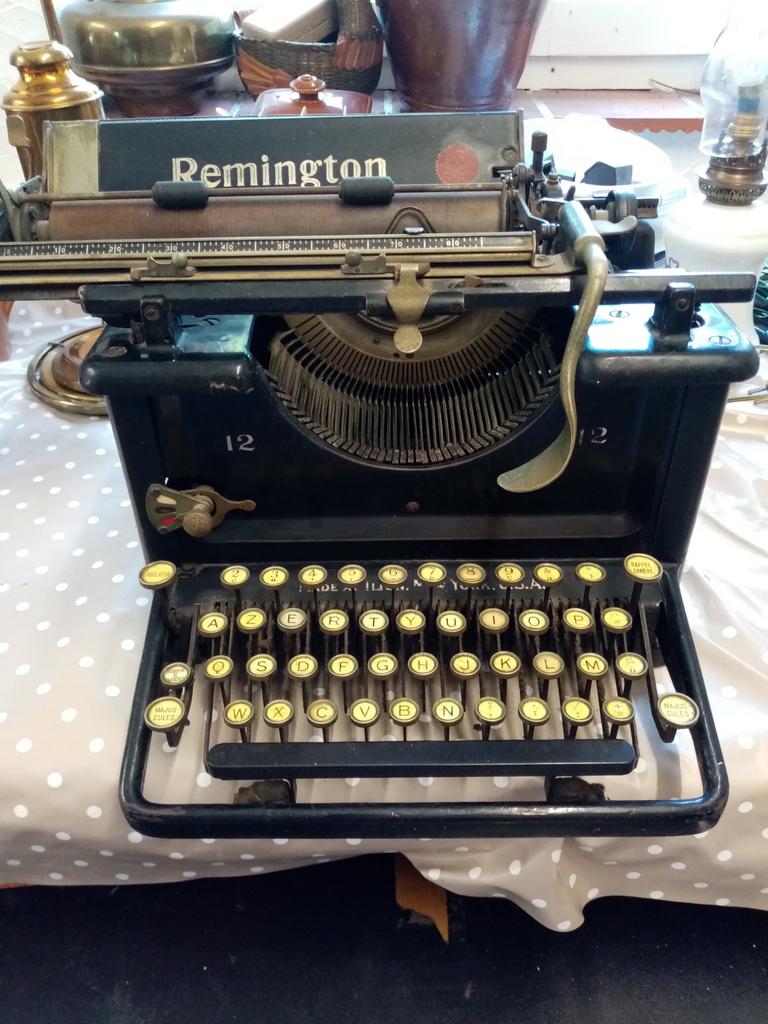 Oude Remington-typemachine 12, Antiek en Kunst, Ophalen