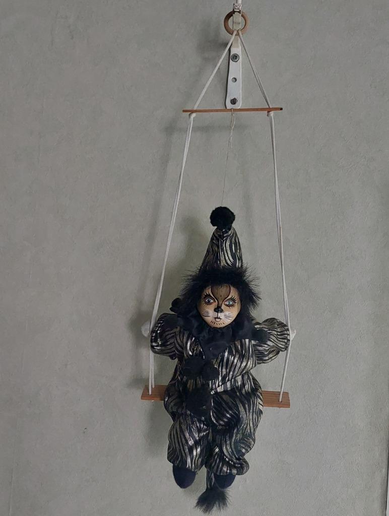 Clowntje op schommel, om op te hangen.  Goede staat, Verzamelen, Ophalen, Gebruikt