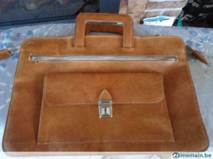 Très Belle Serviette en peau neuve jamais servie 44 CM -37 C, Envoi, Neuf