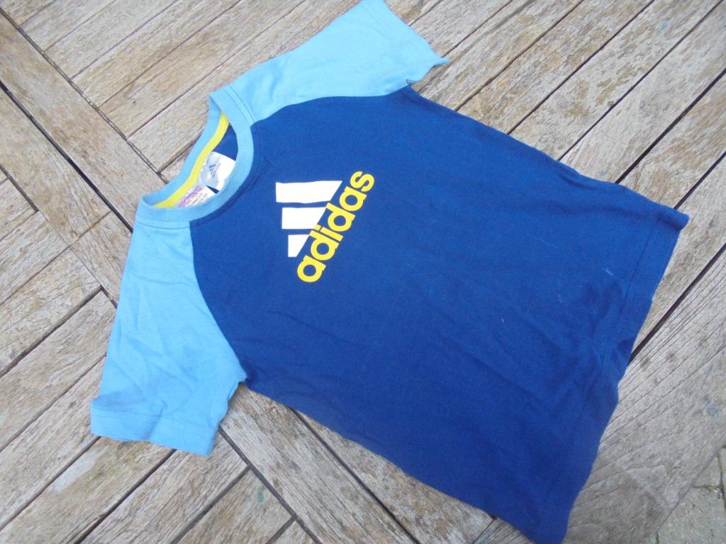 T-shirt adidas maat 104, Adidas, Jongen of Meisje, Ophalen of Verzenden, Zo goed als nieuw