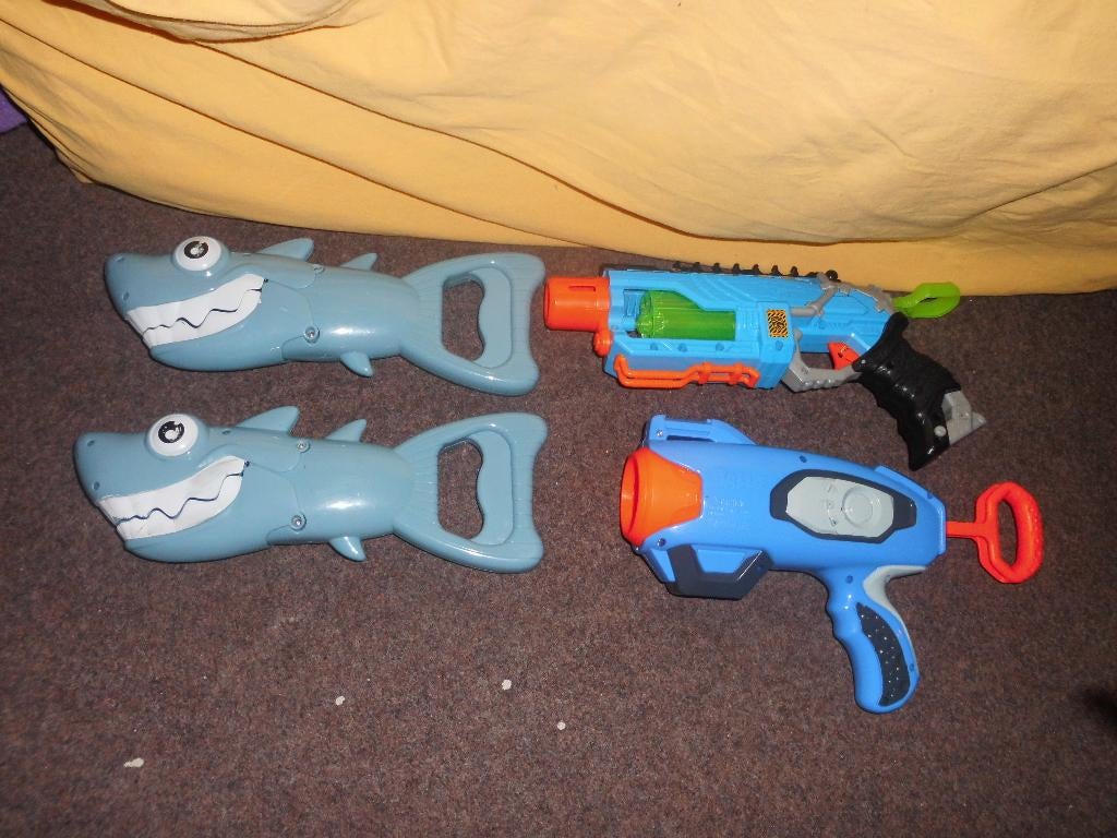 speelgoed geweren en twee grijpers, Ophalen, Zo goed als nieuw