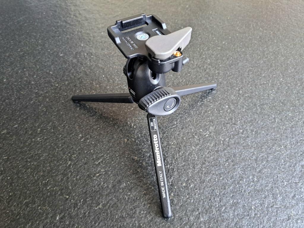 ! ! ! SUPPORT DE TABLE MANFROTTO NEUF ! ! !, TV, Hi-fi & Vidéo, Neuf, Avec rotule, Enlèvement, Trépied