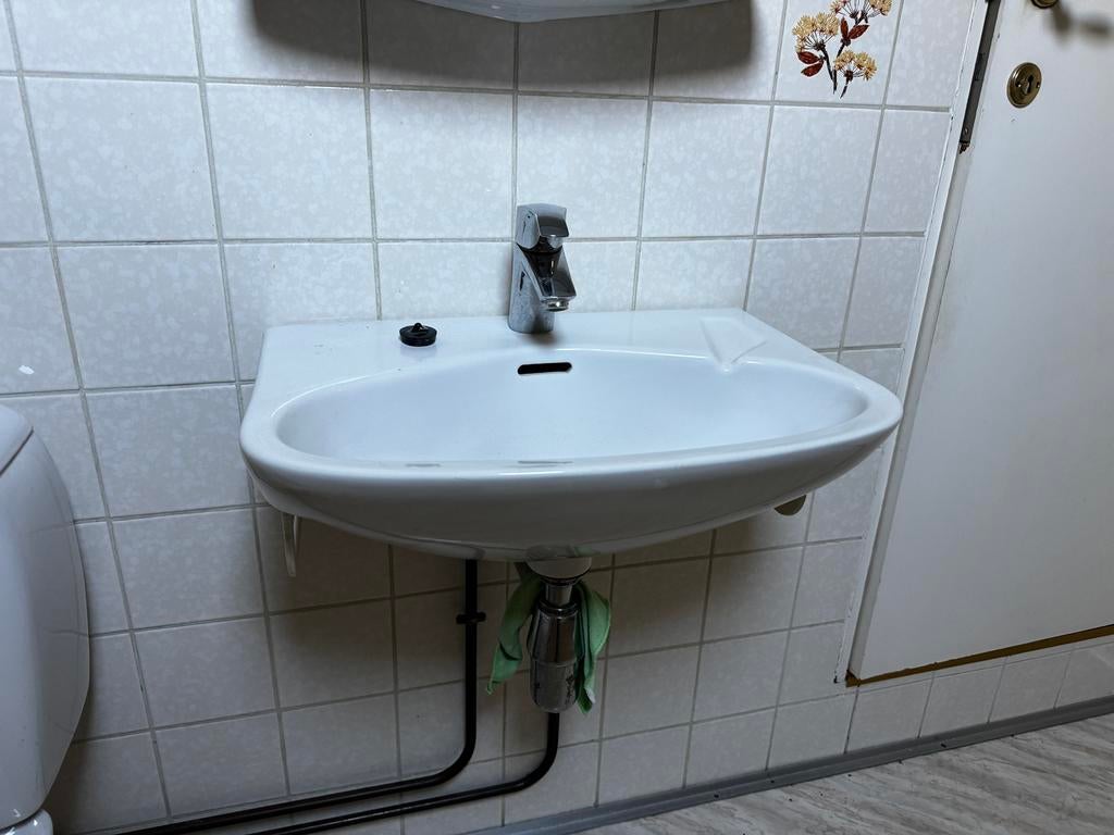 Lavabo toilet en bad met douchekraan, Ophalen, Gebruikt