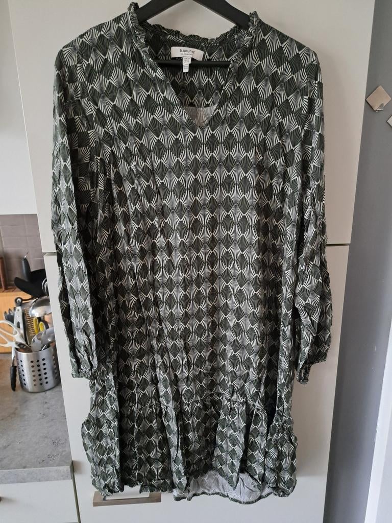 B. Young jurk en Hobbs top, Ophalen