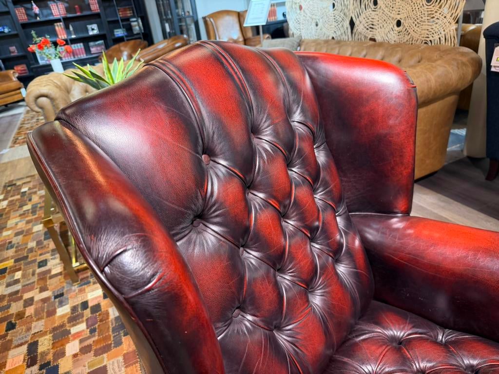Originele chesterfield oor fauteuil Buttonseat antiek rood, Ophalen of Verzenden, Zo goed als nieuw