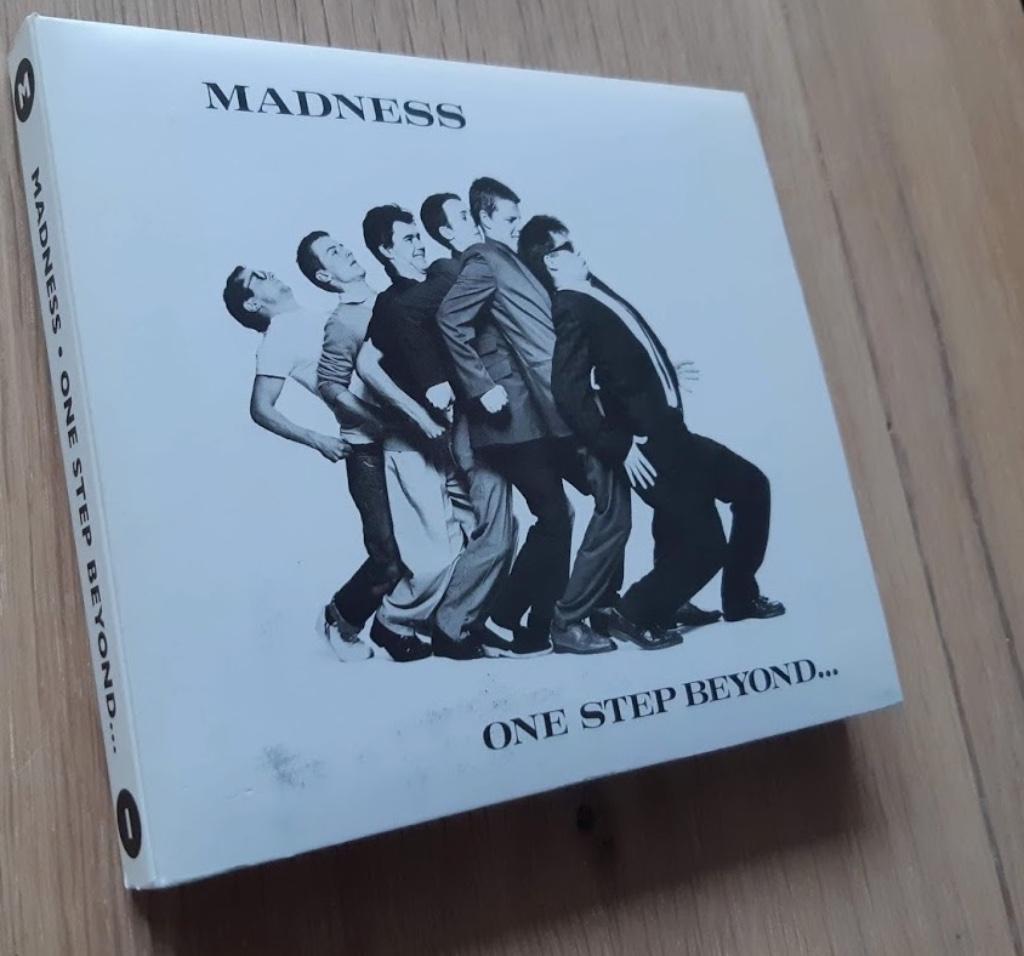 MADNESS - One step beyond ( Deluxe 2CD set ), Cd's en Dvd's, Cd's | Rock, Zo goed als nieuw, Poprock, Verzenden