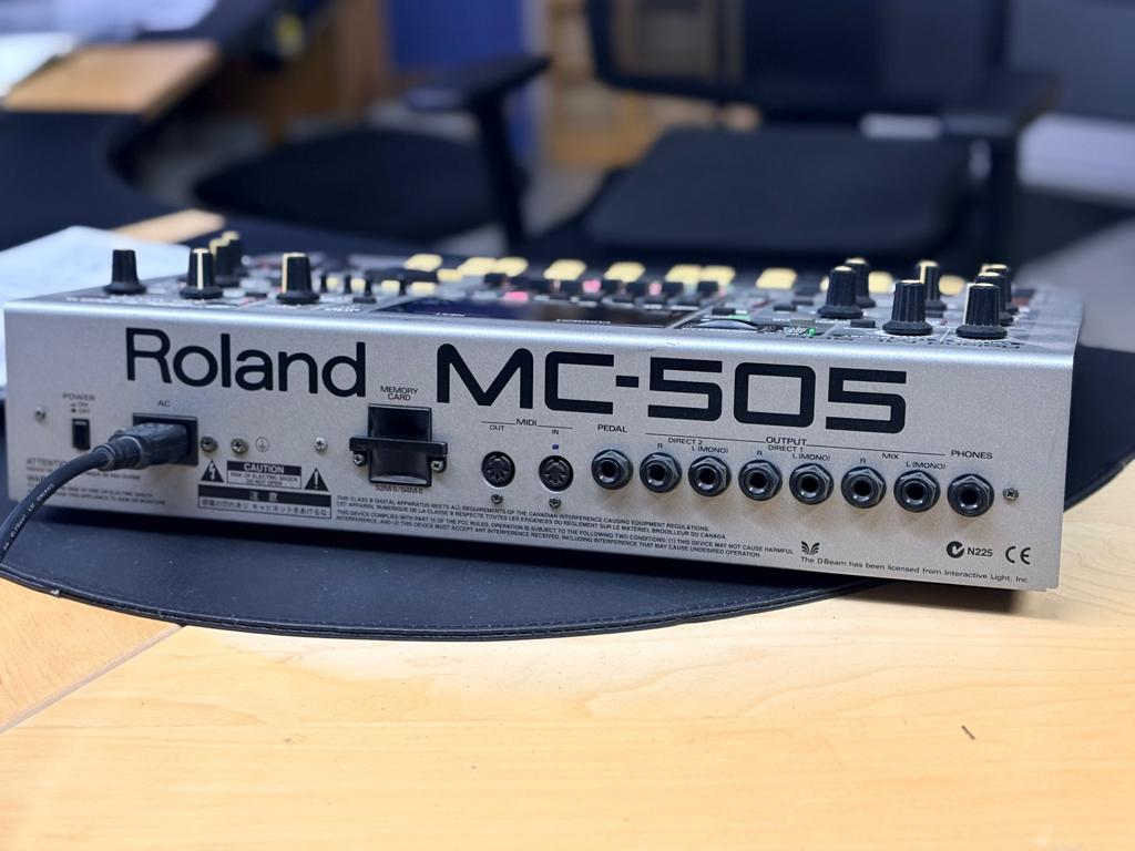 Roland MC505 GrooveBox/séquenceur/module de son, Musique & Instruments, Enlèvement ou Envoi, Utilisé, Autres nombres, Roland