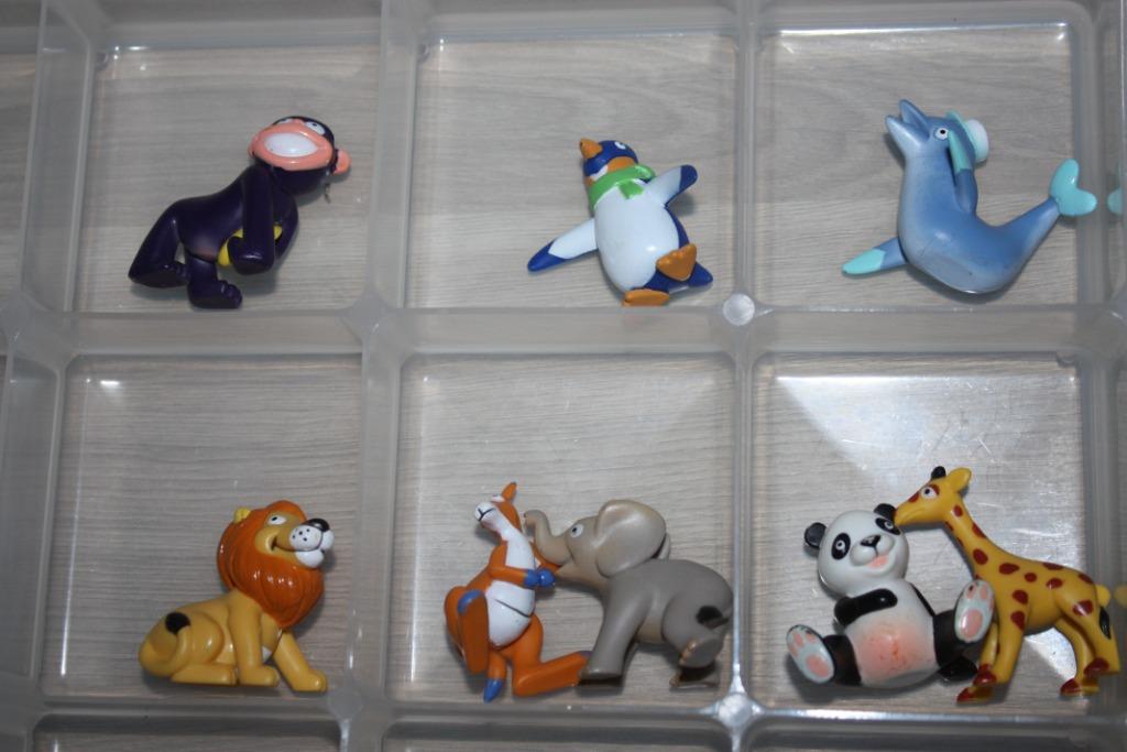 Set v 8 , harde plastic dieren figuren, Enlèvement ou Envoi, Comme neuf