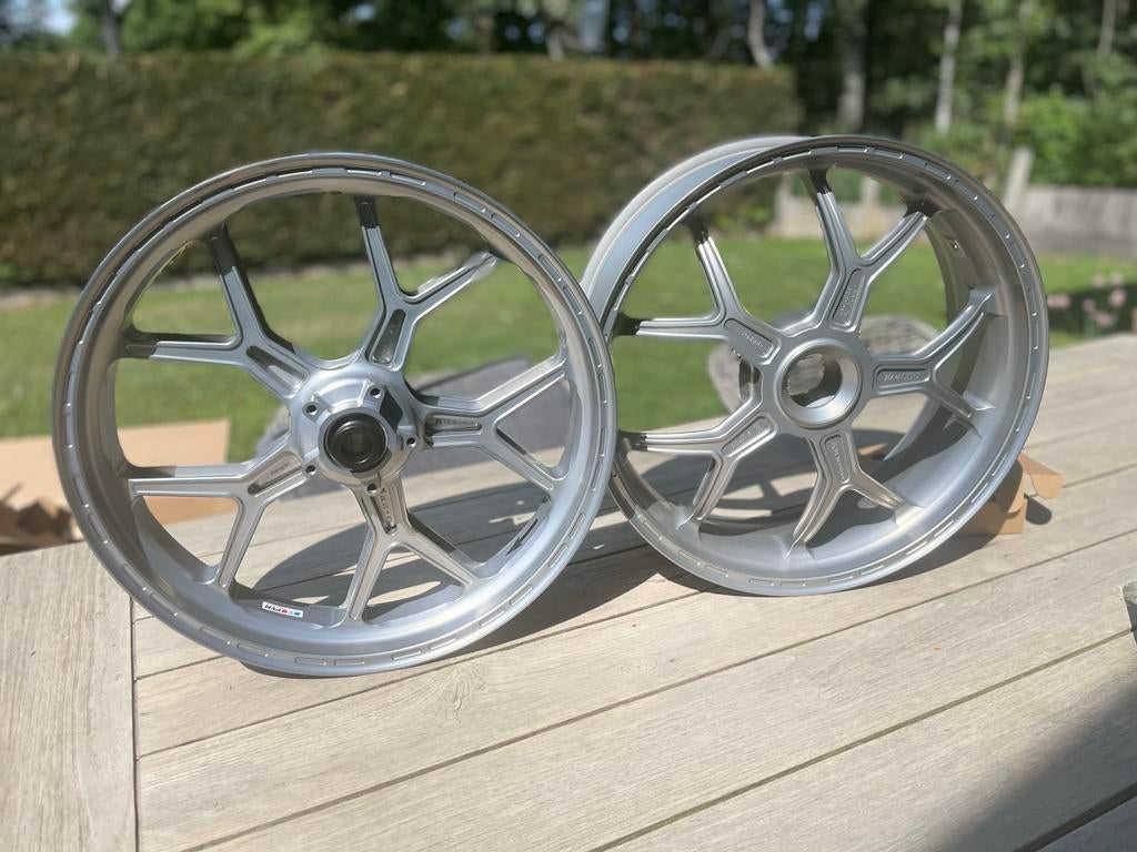 PVM wielen Ducati panigale v2-v4….v4r, Motoren, Ophalen