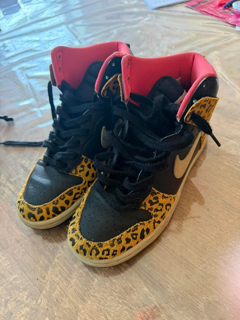 Chaussures Nike à imprimé léopard taille 36,5, Sports & Fitness, Hockey, Enlèvement ou Envoi, Comme neuf, Chaussures