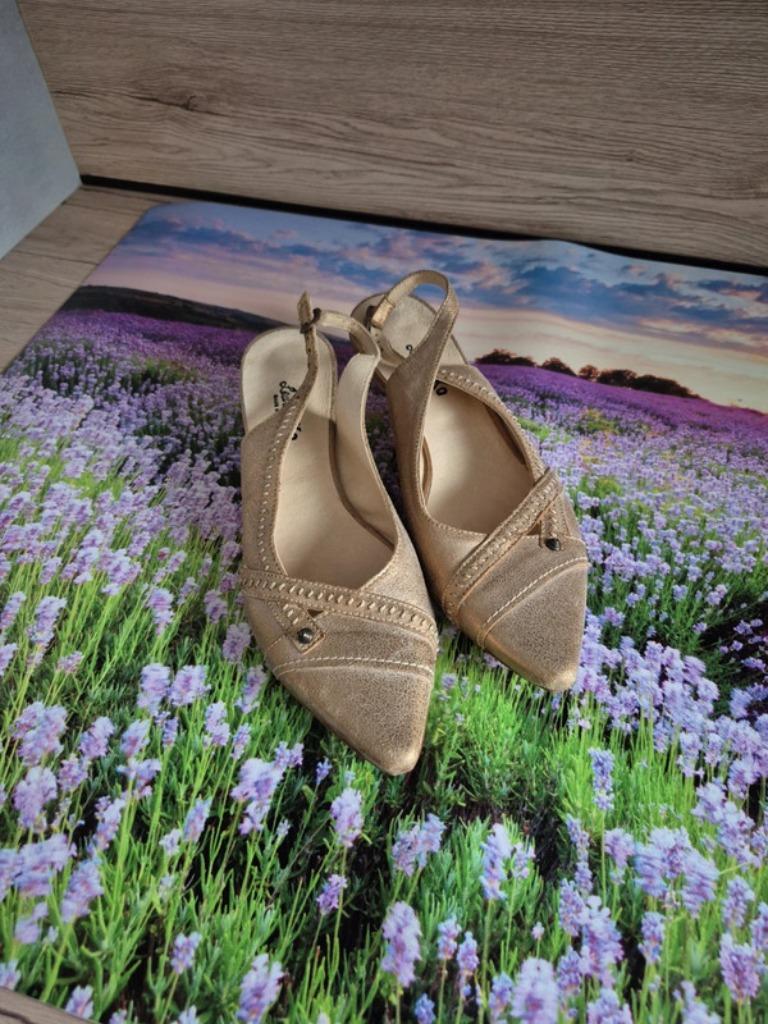 Goudkleurige lederen open pumps Laura&co Maat 38, Kleding | Dames, Schoenen, Laura & C°, Pumps, Overige kleuren, Verzenden