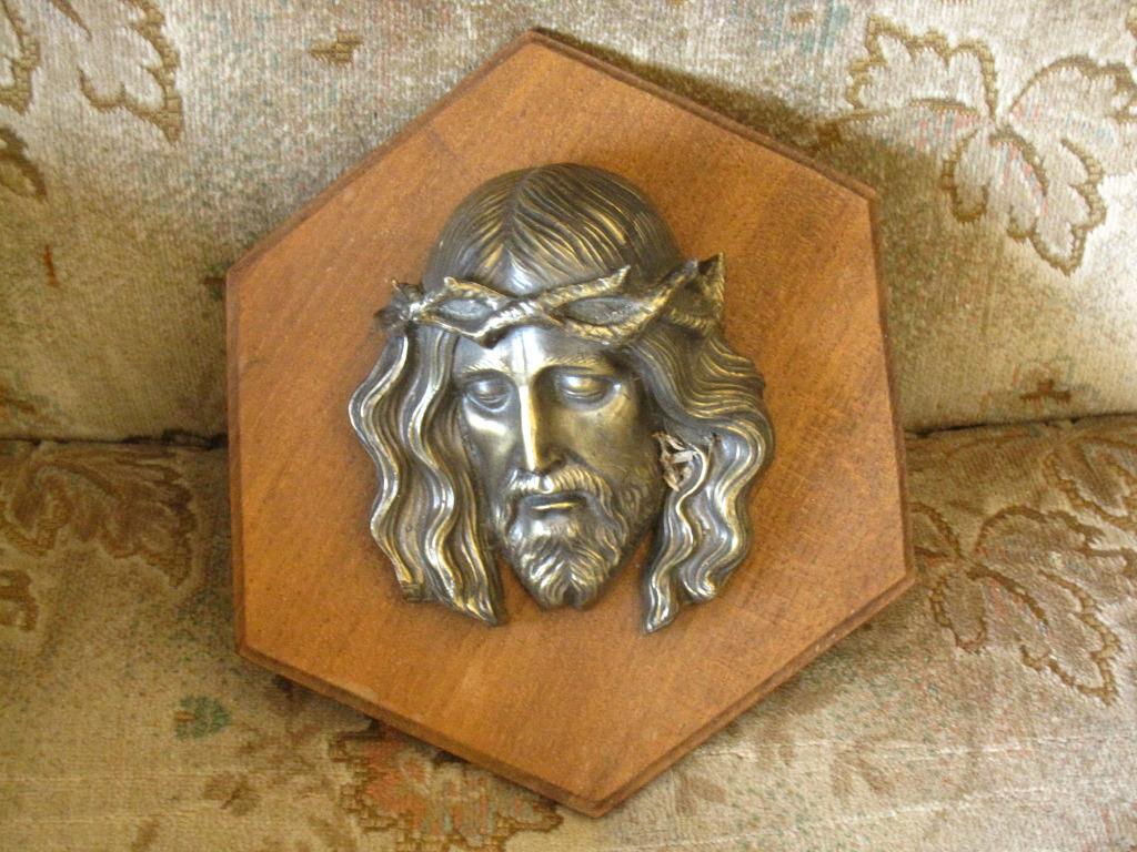 Tête du Christ laiton., Enlèvement ou Envoi