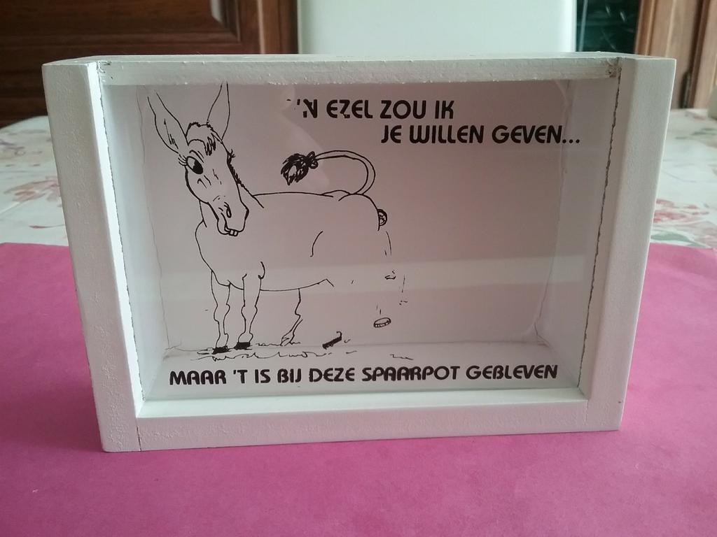 2 Verschillende Spaarpotten, Ophalen, Zo goed als nieuw