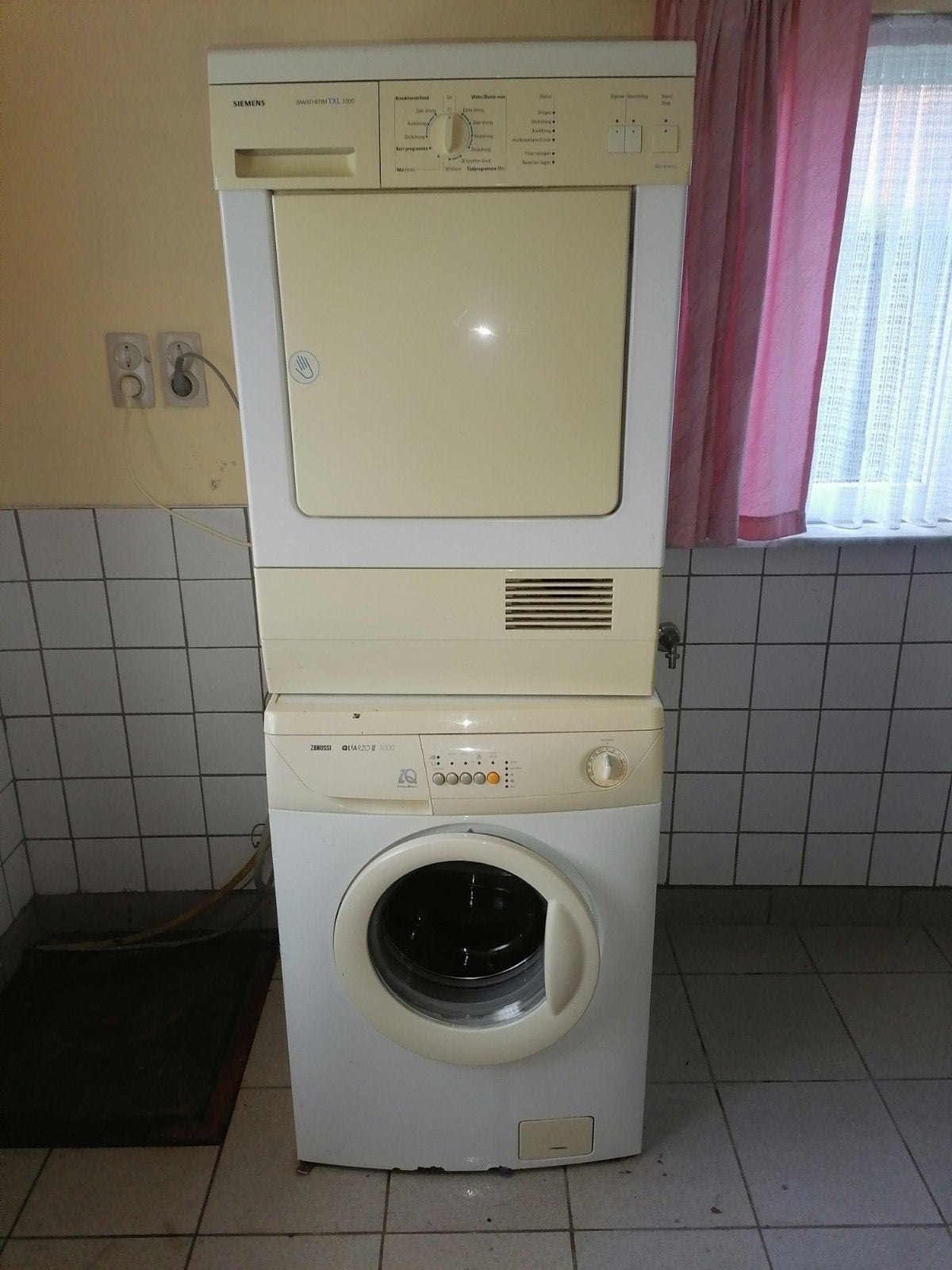Machine à laver Zanussi et sécheuse Siemens gratuite, Electroménager, 4 à 6 kg, Enlèvement, Utilisé