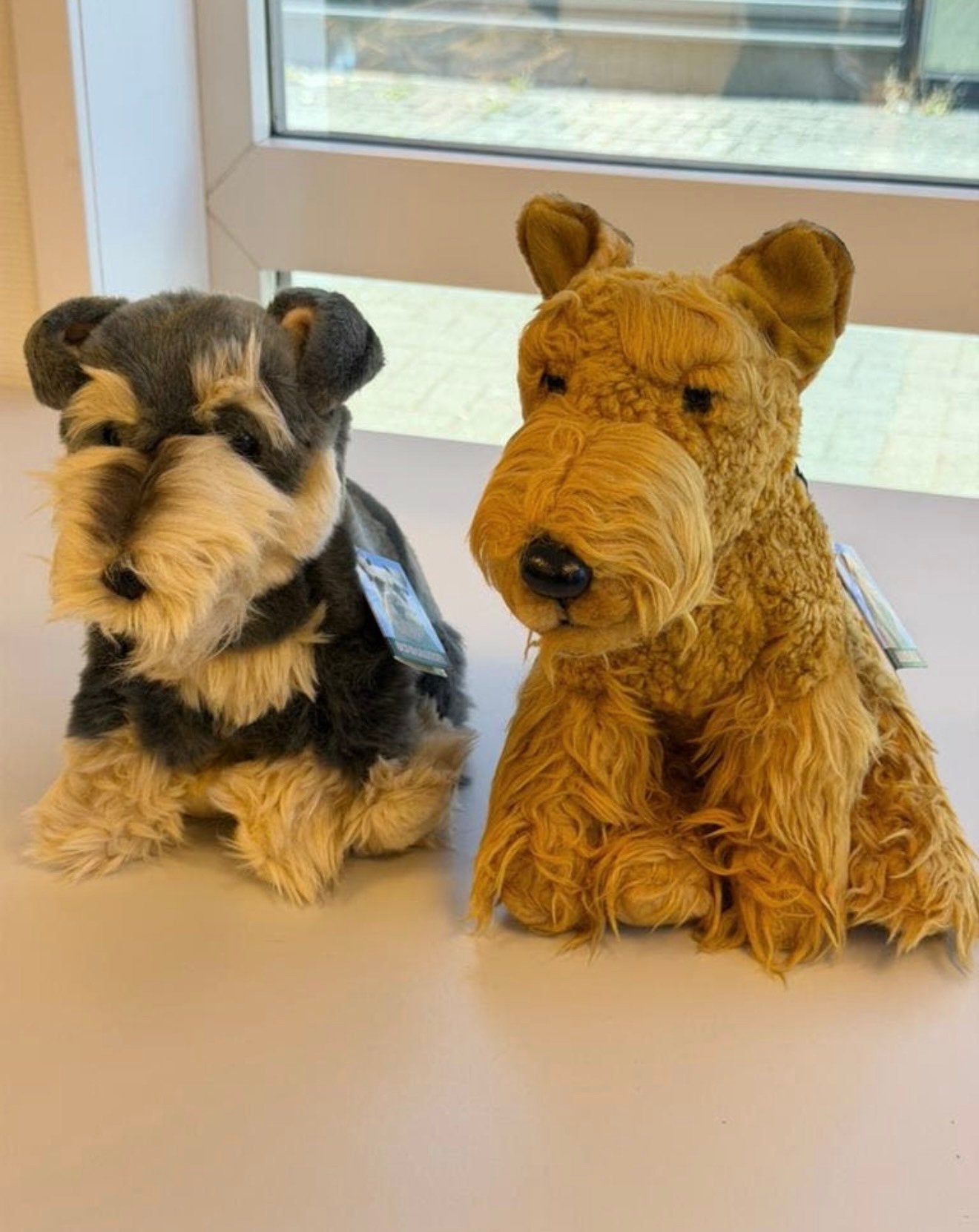 2 chiens en peluche Faithful Cuddle Dog Schnauzer Airedale, Enlèvement ou Envoi, Neuf, Chien, Moyen (20 à 80 cm)