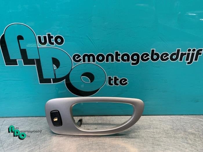 Commutateur vitre électrique d'un Peugeot 307 (307 01-), Autos : Pièces & Accessoires, -, 3 mois de garantie, Utilisé, -