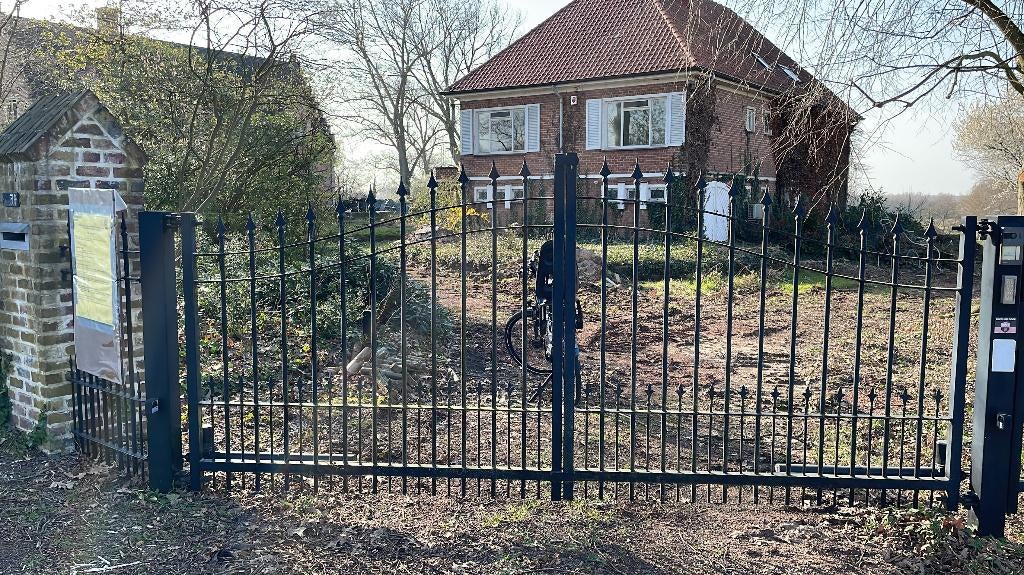 Smeedwerk hek, Ophalen, Met poort, Gebruikt, Sierhekwerk