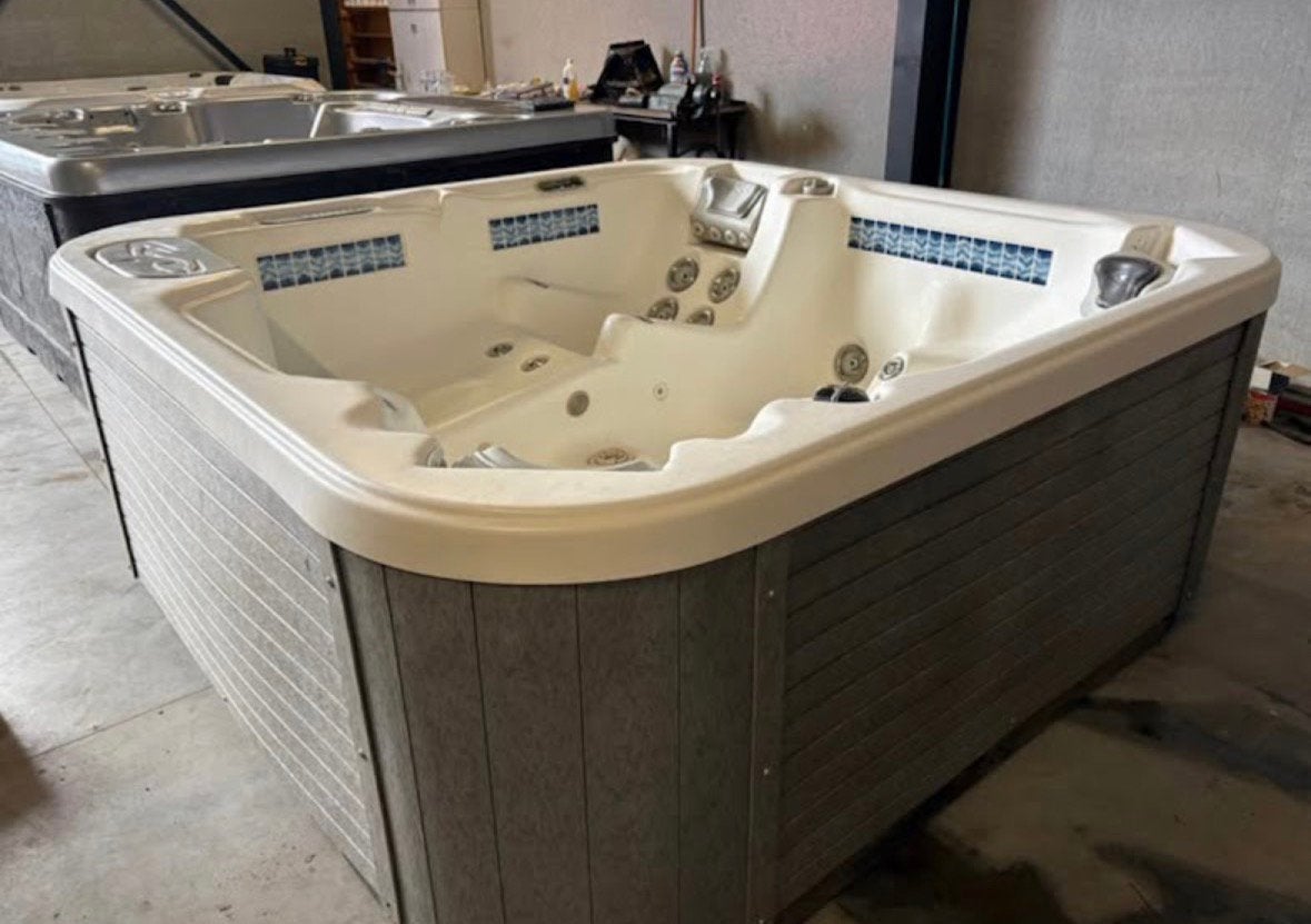 TWEEDEHANDS JACUZZI’S VANAF € 1.500 – Gratis Levering!, Ophalen, Zo goed als nieuw