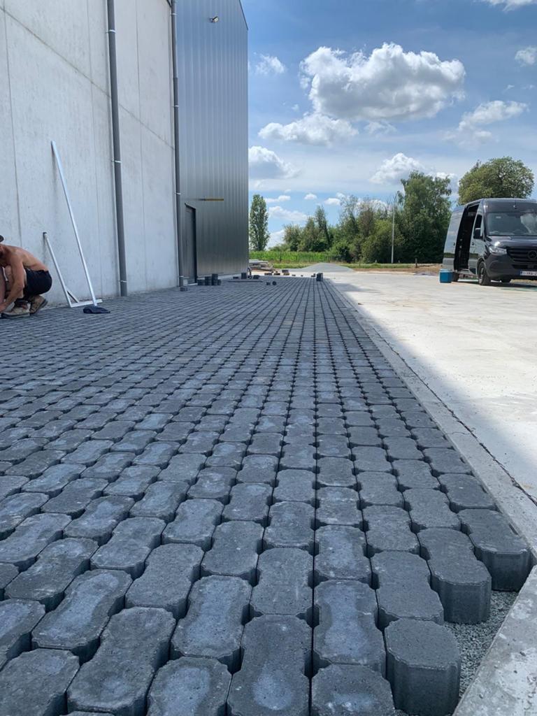 Plaatsen van waterdoorlatende klinkers, Doe-het-zelf en Bouw, Metselstenen, Ophalen, Zo goed als nieuw