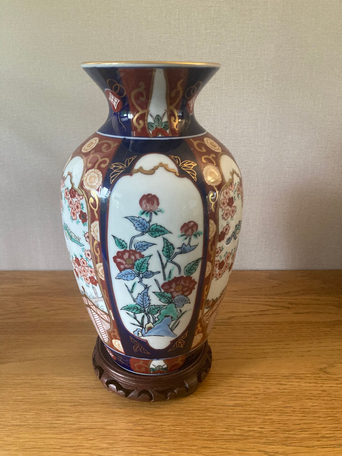 Antieke Traditional Japans Gold Imari vaas met houder, Antiek en Kunst, Ophalen