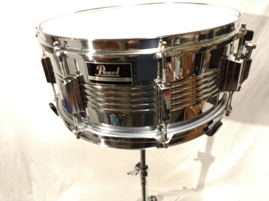 Pearl Forum snare drum 14x6,5", Muziek en Instrumenten, Percussie, Zo goed als nieuw, Trommel, Ophalen of Verzenden