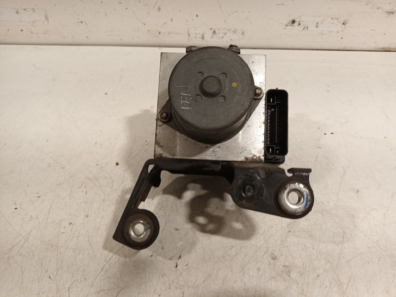 Abs pomp Ford Mondeo, Auto-onderdelen, Onderdelen@venauto.nl, Van der Ven Autorecycling B.V., Gebruikt, Ettenseweg 76, 4706 PB Roosendaal, The Netherlands