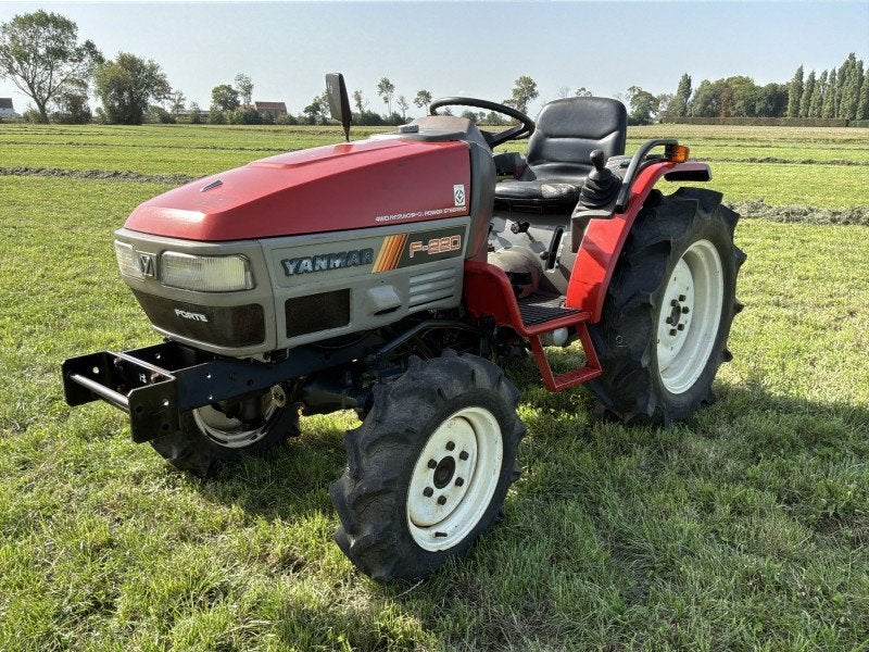 Mini-tracteur Yanmar F-220 à quatre roues motrices, Autres marques