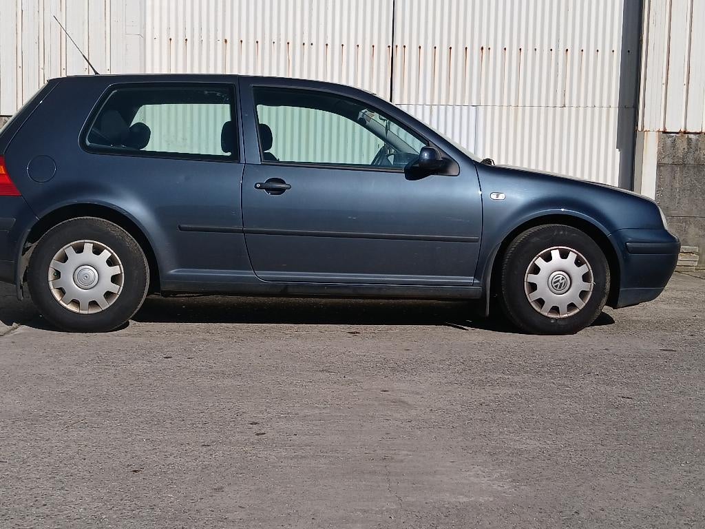 Volkswagen golf 4 coupe 1.4benz Bj2001(EURO4) 128000km Airco, Auto's, Zwart, Bedrijf, Handgeschakeld, Grijs