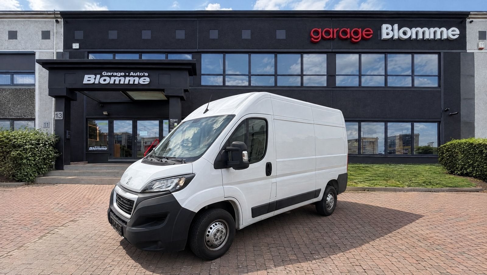 Peugeot Boxer 2.2 BlueHDi 120 L2H2 3.0t aangekleed, camera,, Autos, Ordinateur de bord, Achat, Entreprise, 3 places